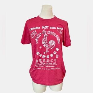 Ripple Junction Huy Fong Sriracha Red Graphic T-Shirt - women’s size small (G52)